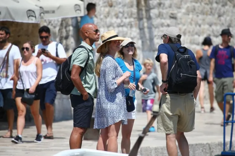 UDOVICA STEVEA JOBSA KRSTARI JADRANOM: U dru&scaron;tvu dečka pro&scaron;etala Dubrovnikom, dočekala je kći Eve