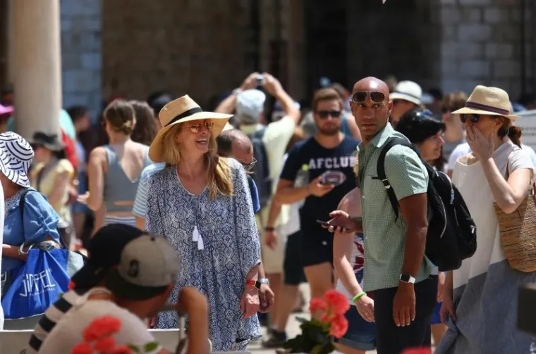UDOVICA STEVEA JOBSA KRSTARI JADRANOM: U dru&scaron;tvu dečka pro&scaron;etala Dubrovnikom, dočekala je kći Eve