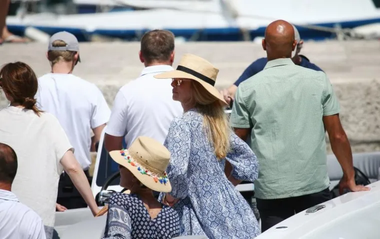 UDOVICA STEVEA JOBSA KRSTARI JADRANOM: U dru&scaron;tvu dečka pro&scaron;etala Dubrovnikom, dočekala je kći Eve