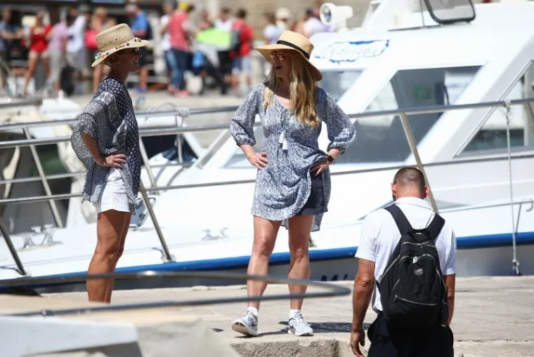 UDOVICA STEVEA JOBSA KRSTARI JADRANOM: U dru&scaron;tvu dečka pro&scaron;etala Dubrovnikom, dočekala je kći Eve