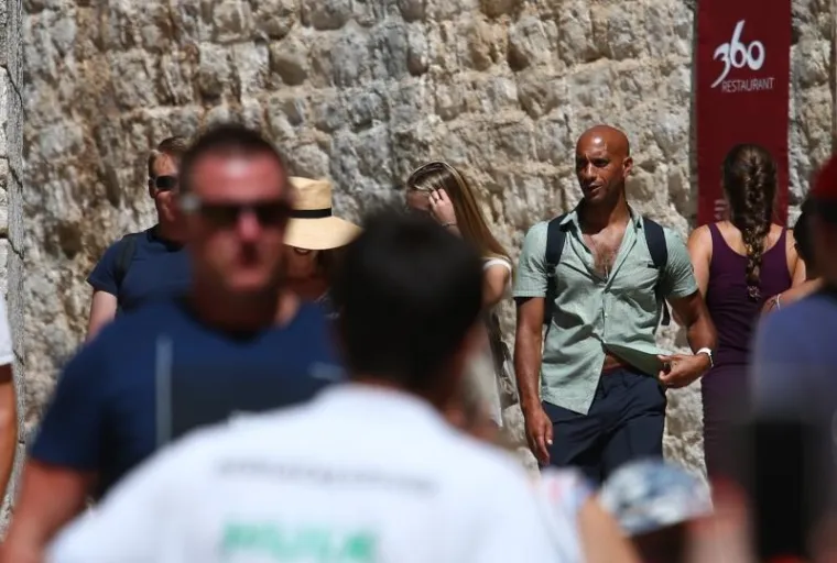 UDOVICA STEVEA JOBSA KRSTARI JADRANOM: U dru&scaron;tvu dečka pro&scaron;etala Dubrovnikom, dočekala je kći Eve