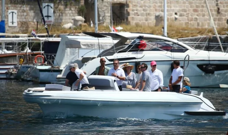 UDOVICA STEVEA JOBSA KRSTARI JADRANOM: U dru&scaron;tvu dečka pro&scaron;etala Dubrovnikom, dočekala je kći Eve