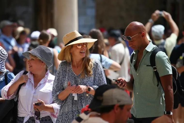 UDOVICA STEVEA JOBSA KRSTARI JADRANOM: U dru&scaron;tvu dečka pro&scaron;etala Dubrovnikom, dočekala je kći Eve