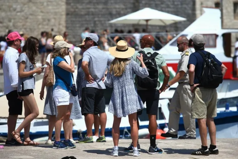 UDOVICA STEVEA JOBSA KRSTARI JADRANOM: U dru&scaron;tvu dečka pro&scaron;etala Dubrovnikom, dočekala je kći Eve