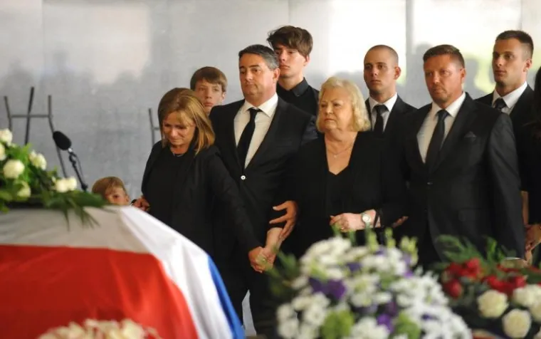 POSLJEDNJI ISPRAĆAJ HRVOJA ŠARINIĆA: Plenković i brojni drugi političari na oproštaju od bivšeg šefa Vlade