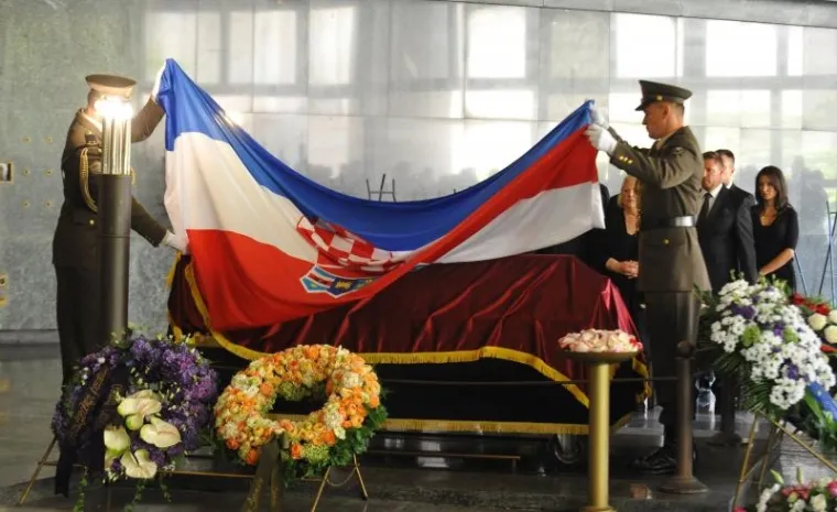 POSLJEDNJI ISPRAĆAJ HRVOJA ŠARINIĆA: Plenković i brojni drugi političari na oproštaju od bivšeg šefa Vlade