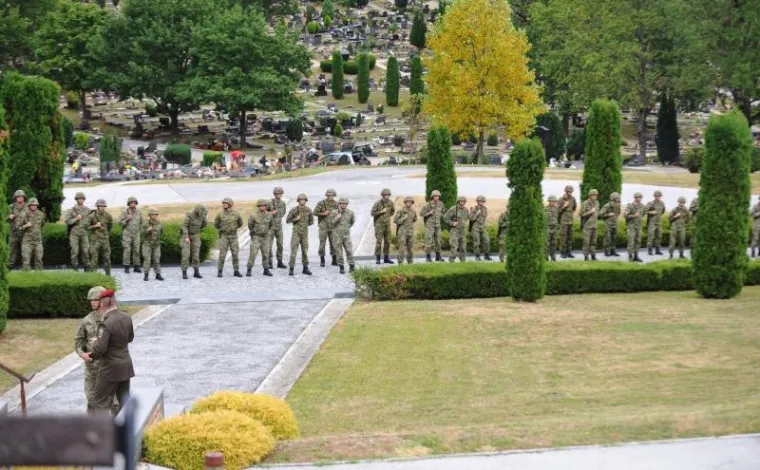 POSLJEDNJI ISPRAĆAJ HRVOJA &Scaron;ARINIĆA: Plenković i brojni drugi političari na opro&scaron;taju od biv&scaron;eg &scaron;efa Vlade