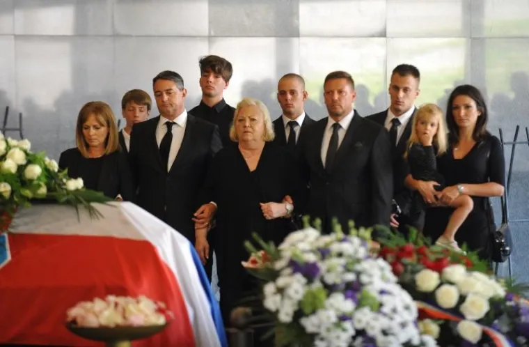 POSLJEDNJI ISPRAĆAJ HRVOJA &Scaron;ARINIĆA: Plenković i brojni drugi političari na opro&scaron;taju od biv&scaron;eg &scaron;efa Vlade