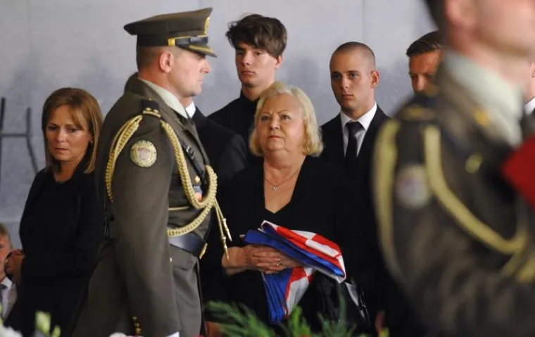 POSLJEDNJI ISPRAĆAJ HRVOJA &Scaron;ARINIĆA: Plenković i brojni drugi političari na opro&scaron;taju od biv&scaron;eg &scaron;efa Vlade