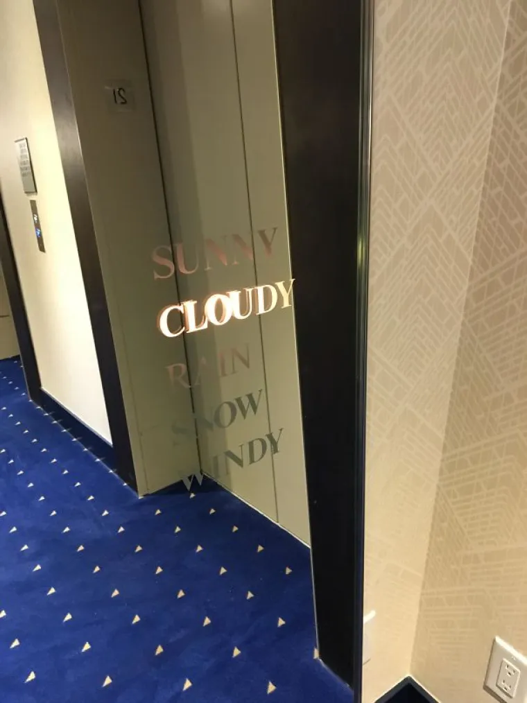 Ispred dizala dobivate obavijest o tomu kakvo je vrijeme vani.