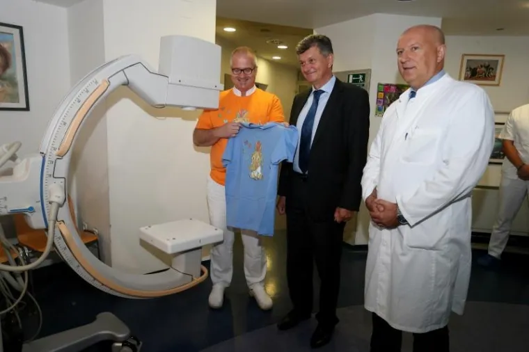 Klinika za dječje bolesti Zagreb predstavila je početak rada medicinske dijagnostike na dva nova, najmodernija digitalna rtg uređaja: C-LUKA i digitalnu dijaskopiju u prostorima Zavoda za dječju radiologiju. Ministar zdravstva Milan Kujundzić i vr&scaron;itelj dužnosti ravnatelja Klinike Zoran Bahtijarević predstavili su uređaje.