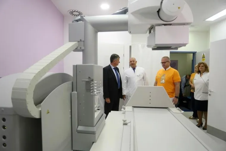 Klinika za dječje bolesti Zagreb predstavila je početak rada medicinske dijagnostike na dva nova, najmodernija digitalna rtg uređaja: C-LUKA i digitalnu dijaskopiju u prostorima Zavoda za dječju radiologiju. Ministar zdravstva Milan Kujundzić i vr&scaron;itelj dužnosti ravnatelja Klinike Zoran Bahtijarević predstavili su uređaje.