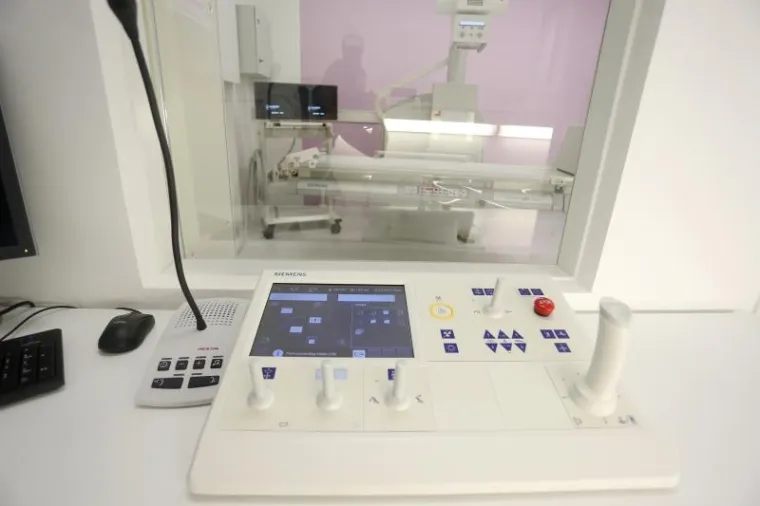 Klinika za dječje bolesti Zagreb predstavila je početak rada medicinske dijagnostike na dva nova, najmodernija digitalna rtg uređaja: C-LUKA i digitalnu dijaskopiju u prostorima Zavoda za dječju radiologiju. Ministar zdravstva Milan Kujundzić i vr&scaron;itelj dužnosti ravnatelja Klinike Zoran Bahtijarević predstavili su uređaje.