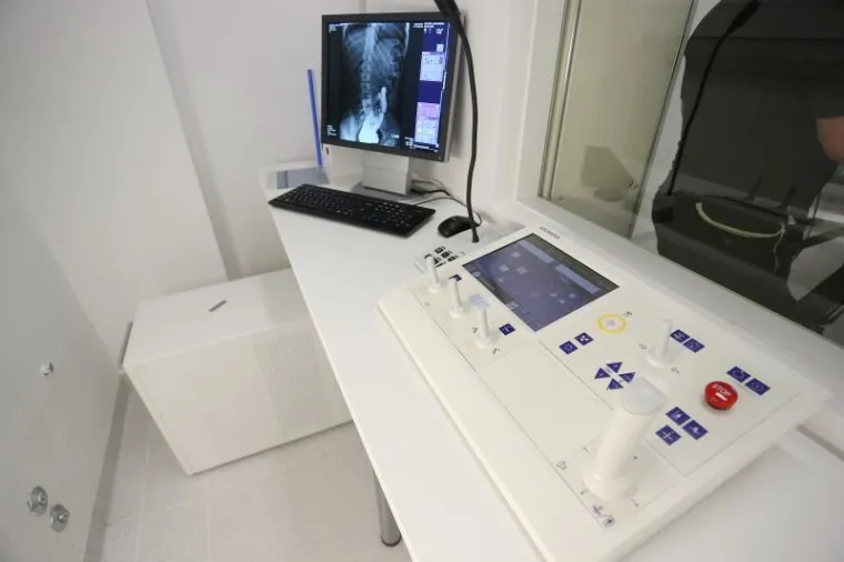 Klinika za dječje bolesti Zagreb predstavila je početak rada medicinske dijagnostike na dva nova, najmodernija digitalna rtg uređaja: C-LUKA i digitalnu dijaskopiju u prostorima Zavoda za dječju radiologiju. Ministar zdravstva Milan Kujundzić i vr&scaron;itelj dužnosti ravnatelja Klinike Zoran Bahtijarević predstavili su uređaje.