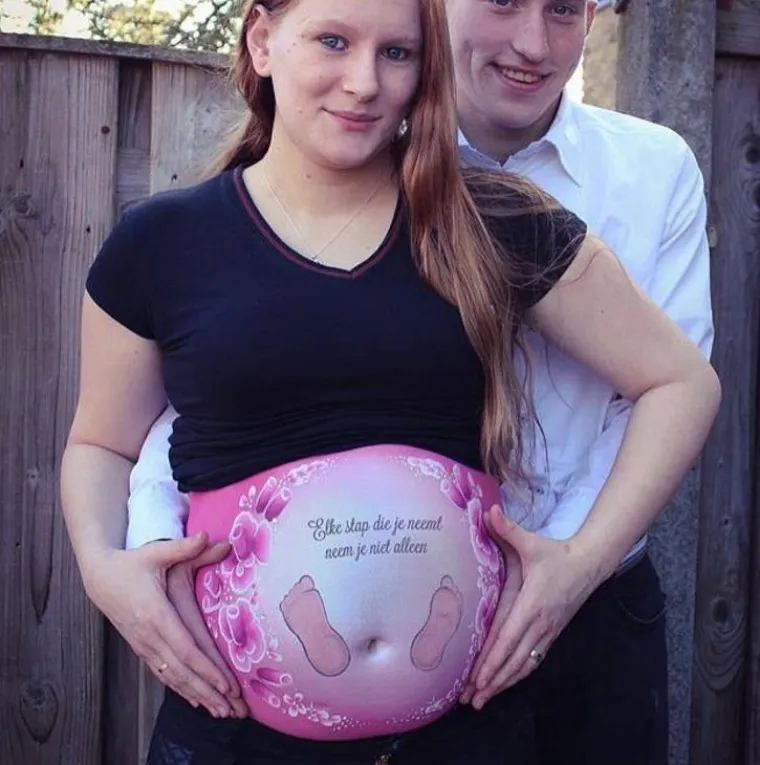 Remek-djelo s obje strane: slatko iščekivanje još je slađe uz oslikan trudnički trbuh