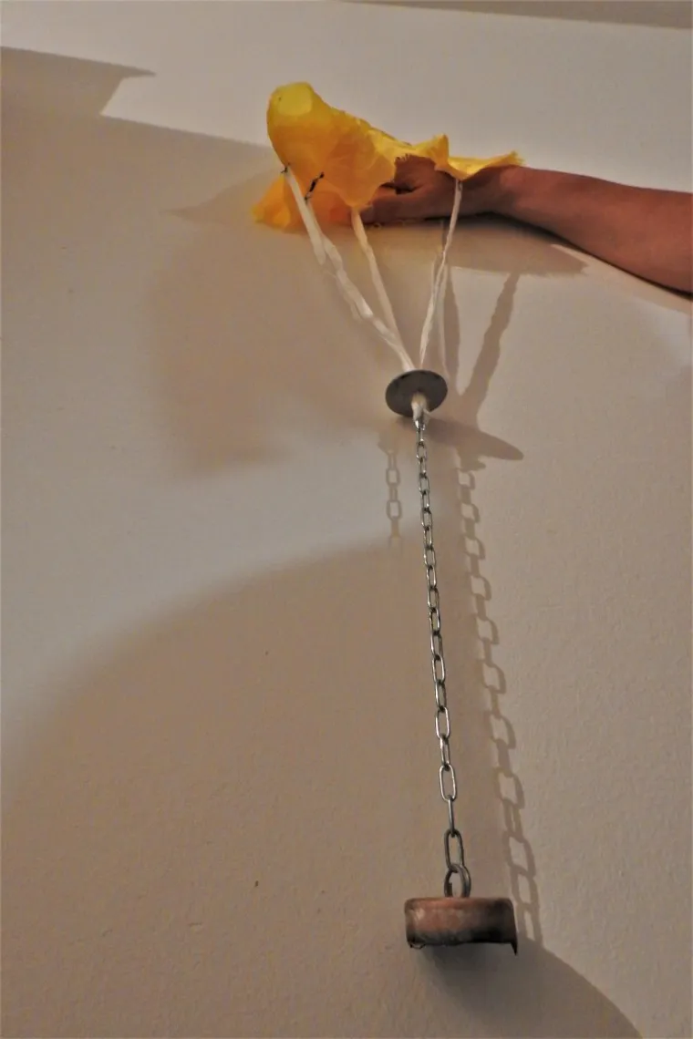 Zapaljivi padobran pao na šibenski kvart Vidici