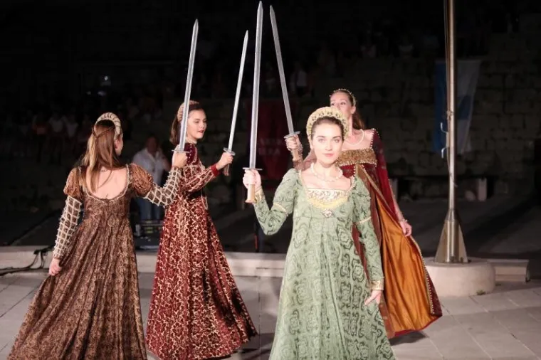 CIJELI SE GRAD VRATIO U PRO&Scaron;LOST: Počela je 15. Rabska fjera, pogledajte najkreativnije kostime