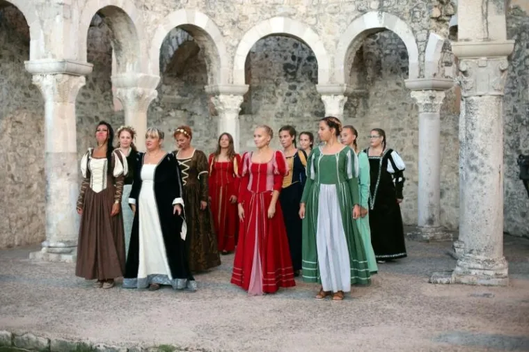 CIJELI SE GRAD VRATIO U PRO&Scaron;LOST: Počela je 15. Rabska fjera, pogledajte najkreativnije kostime