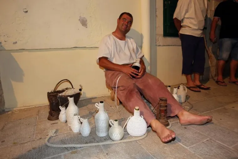 CIJELI SE GRAD VRATIO U PRO&Scaron;LOST: Počela je 15. Rabska fjera, pogledajte najkreativnije kostime