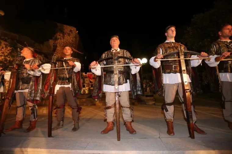 CIJELI SE GRAD VRATIO U PRO&Scaron;LOST: Počela je 15. Rabska fjera, pogledajte najkreativnije kostime