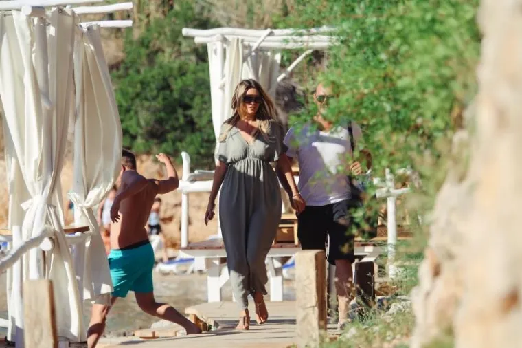 UHVAĆENI U ROMANTIČNIM TRENUCIMA OPUŠTANJA: Vanja Halilović i Frane Barbieri i nakon 5 godina izgledaju ludo zaljubljeni