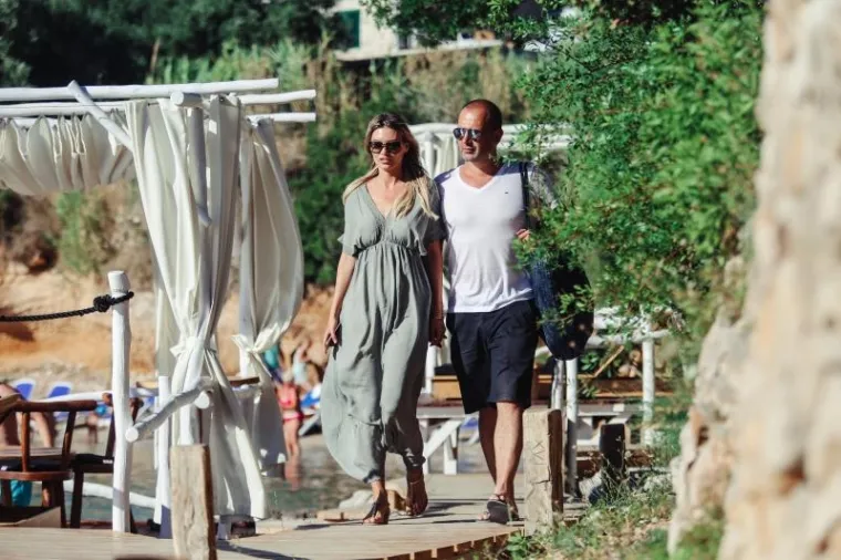 UHVAĆENI U ROMANTIČNIM TRENUCIMA OPUŠTANJA: Vanja Halilović i Frane Barbieri i nakon 5 godina izgledaju ludo zaljubljeni
