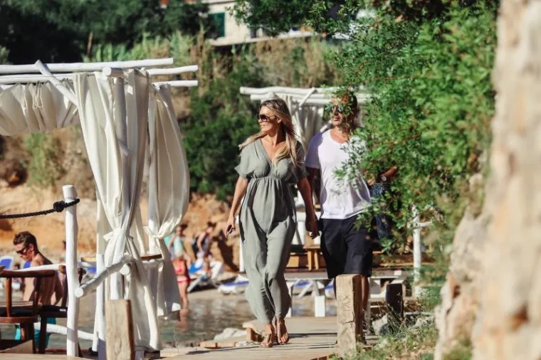 UHVAĆENI U ROMANTIČNIM TRENUCIMA OPUŠTANJA: Vanja Halilović i Frane Barbieri i nakon 5 godina izgledaju ludo zaljubljeni