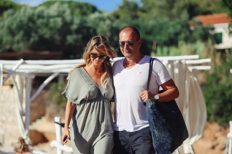 UHVAĆENI U ROMANTIČNIM TRENUCIMA OPUŠTANJA: Vanja Halilović i Frane Barbieri i nakon 5 godina izgledaju ludo zaljubljeni