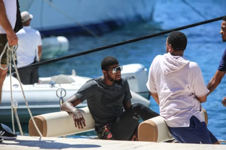 NBA košarkaš Paul George i njegova bujna partnerica na turneji po Jadranu