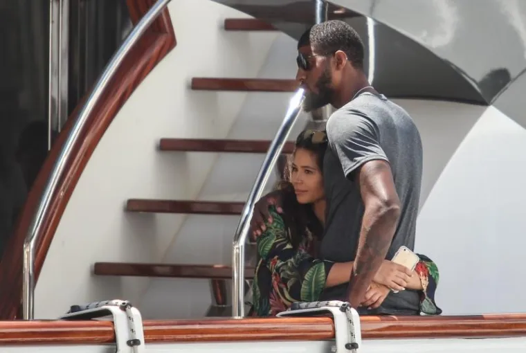 NBA košarkaš Paul George i njegova bujna partnerica na turneji po Jadranu