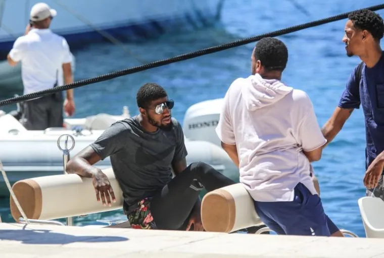 NBA košarkaš Paul George i njegova bujna partnerica na turneji po Jadranu