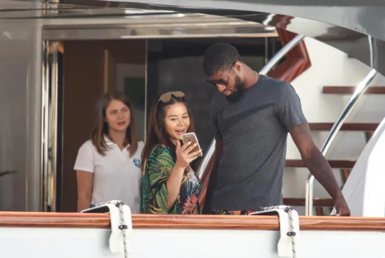 NBA ko&scaron;arka&scaron; Paul George i njegova bujna partnerica na turneji po Jadranu