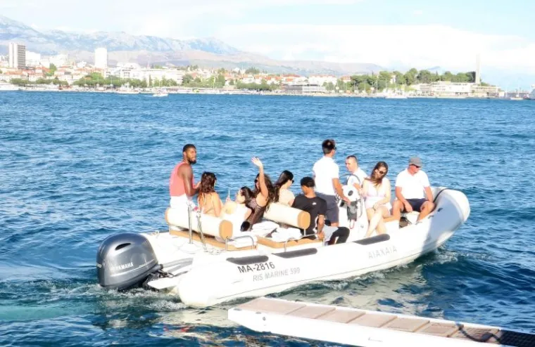 NBA Košarkaš Paul George odmara na Jadranu s partnericom Danijelom Rajić i prijateljima
