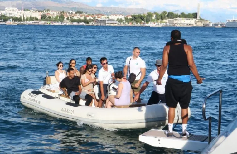 NBA Košarkaš Paul George odmara na Jadranu s partnericom Danijelom Rajić i prijateljima
