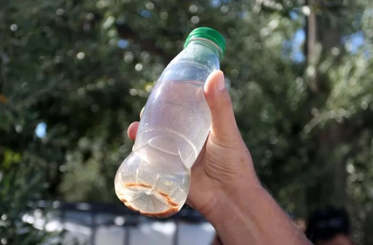 KAOS U TURISTIČKOM SREDI&Scaron;TU: Dio Vodica već tri dana bez pitke vode, turisti odlaze ranije