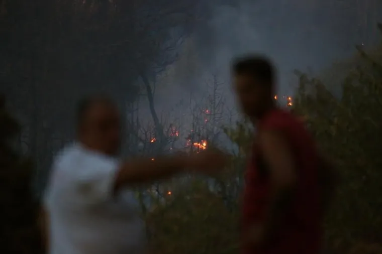 POŽAR NA HVARU KOJI JE ZAPRIJETIO KUĆAMA: Izgorjelo 4-5 hektara guste borove &scaron;ume