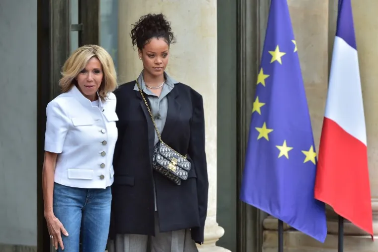 SUSRET VELIKIH MODNIH DIVA: Prva dama Francuske iznenadila odjevnom kombinacijom koju je izabrala za susret s Rihannom