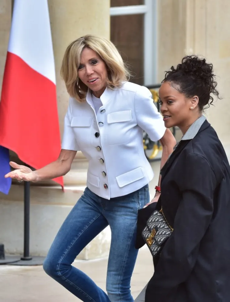 SUSRET VELIKIH MODNIH DIVA: Prva dama Francuske iznenadila odjevnom kombinacijom koju je izabrala za susret s Rihannom