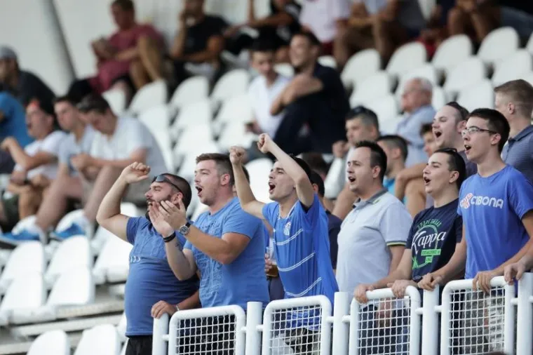 U prvoj utakmici 3. kola Prve HNL Lokomotiva i Rude&scaron; su u Kranjčevićevoj ulici odigrali 1-1 (0-1).
Poveli su gosti preko Karla Lulića u 16. minuti, a izjednačio je Lovro Majer u 63. iz 11-erca. Lokomotivi je ovo prvi, a Rude&scaron;u drugi bod u sezoni. (Hina)