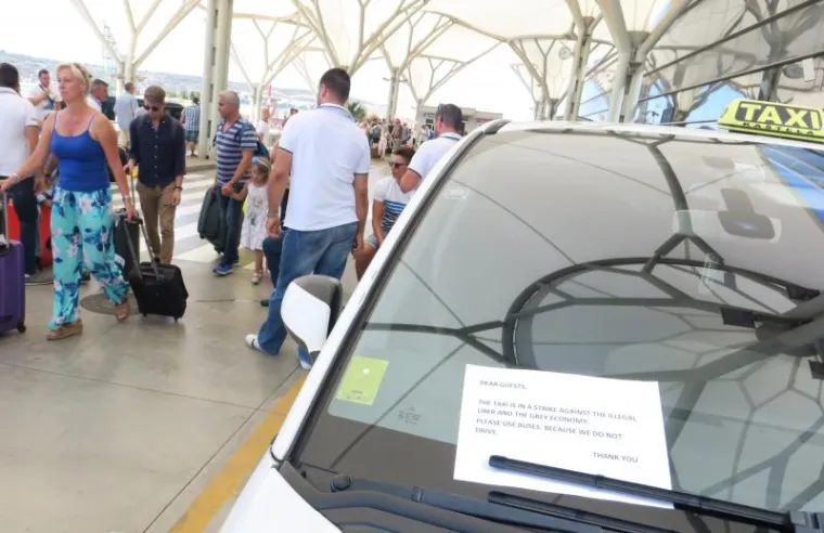 Zagrebački i splitski taksisti prosvjeduju zbog Ubera