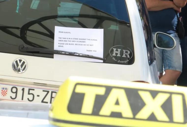 Zagrebački i splitski taksisti prosvjeduju zbog Ubera