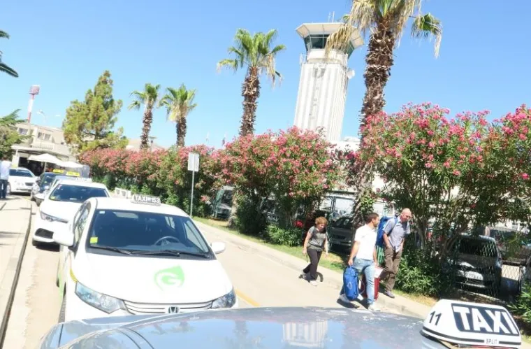 Zagrebački i splitski taksisti prosvjeduju zbog Ubera
