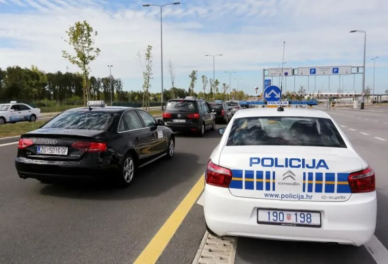 Zagrebački i splitski taksisti prosvjeduju zbog Ubera