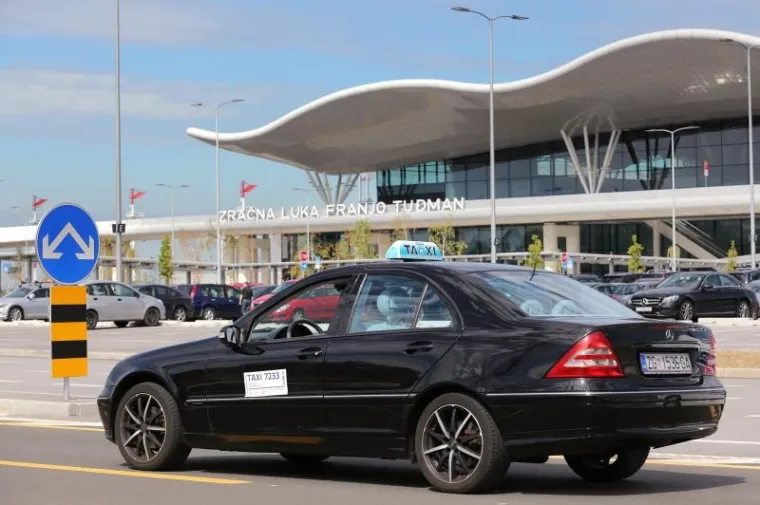 Zagrebački i splitski taksisti prosvjeduju zbog Ubera