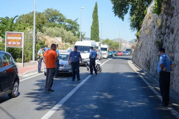 Zagrebački i splitski taksisti prosvjeduju zbog Ubera