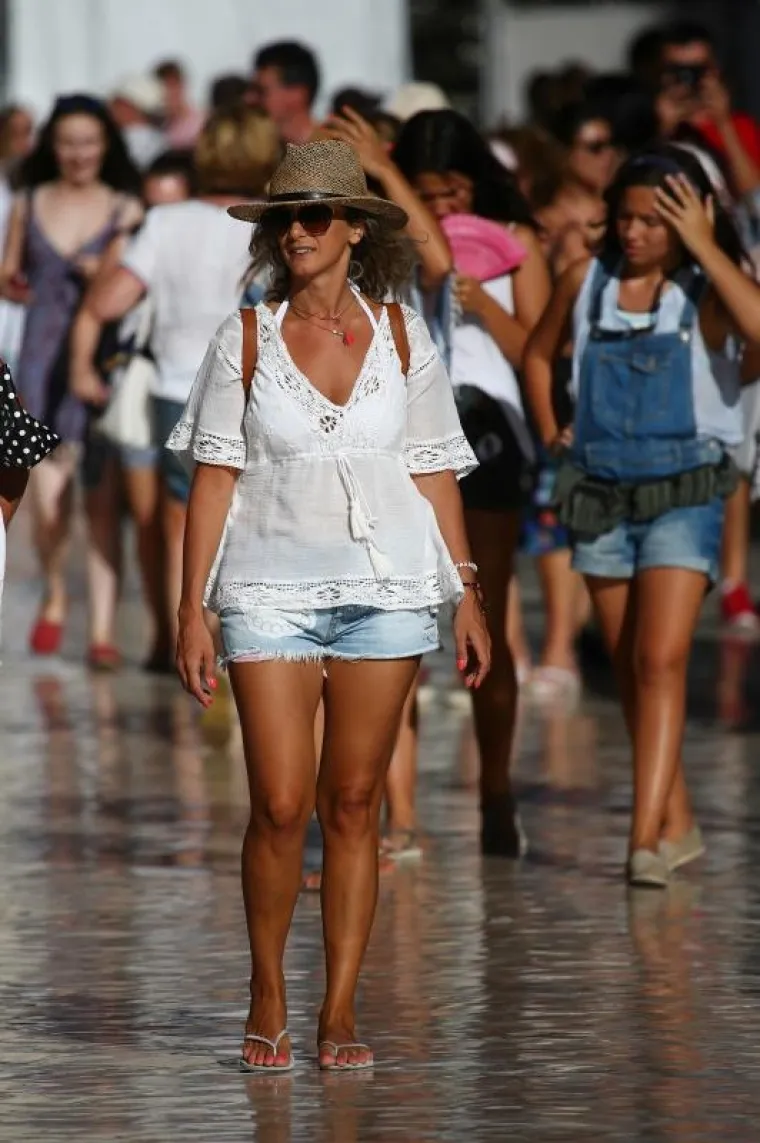 Stradun je postao prava modna pista na kojoj se mogu vidjeti najrazličitiji stilovi odijevanja. Neke od njih okupili smo u galeriji.