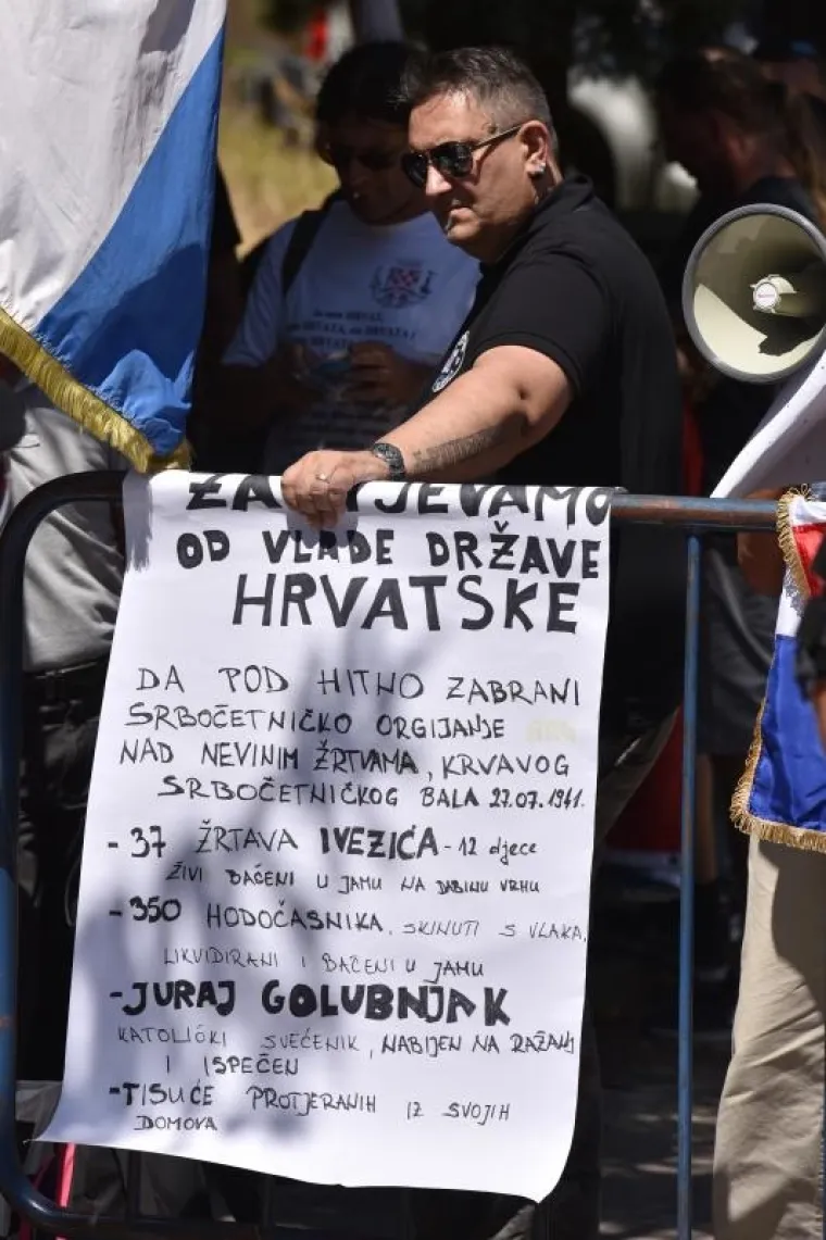 Napetosti na obilježavanju ustanka u Srbu, do&scaron;lo jako policijsko osiguranje