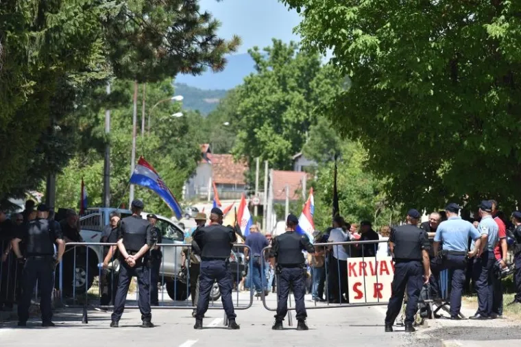 Napetosti na obilježavanju ustanka u Srbu, do&scaron;lo jako policijsko osiguranje