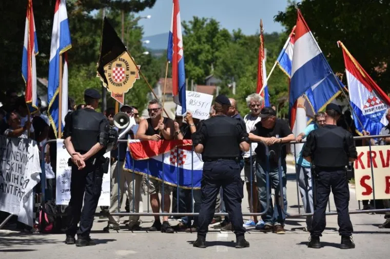 Napetosti na obilježavanju ustanka u Srbu, do&scaron;lo jako policijsko osiguranje
