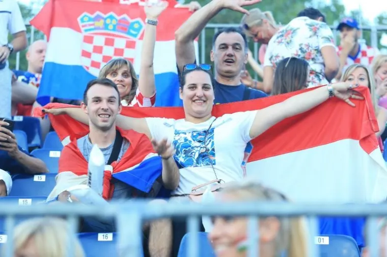 GLASNI SU KAO DESET TISUĆA MAĐARA: Navijači do&scaron;li podržati Barakude u Budimpe&scaron;ti